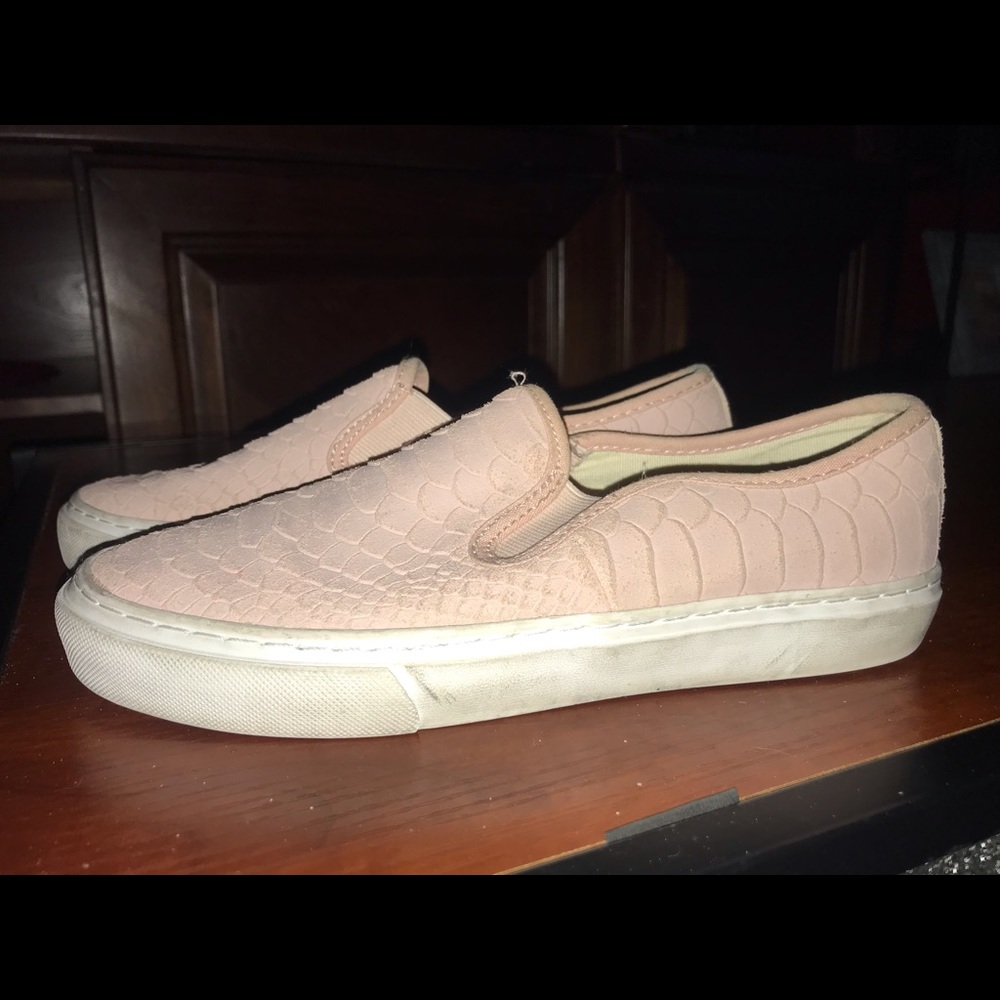 Casual gap slip ons